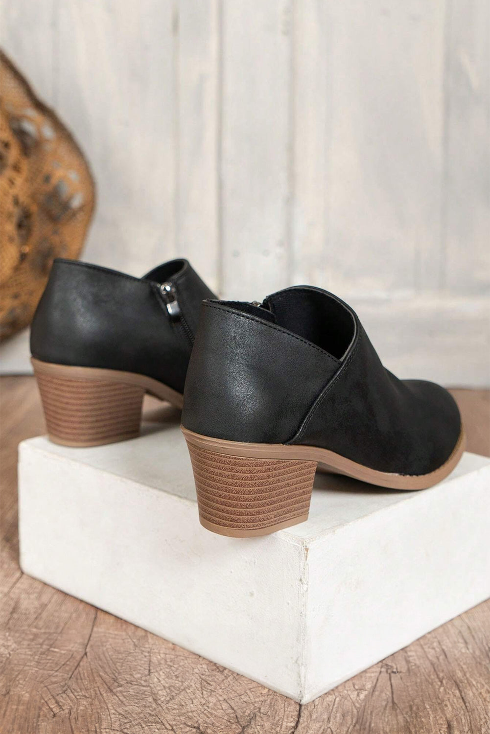 Tulip Opening Suede Ankle Boots